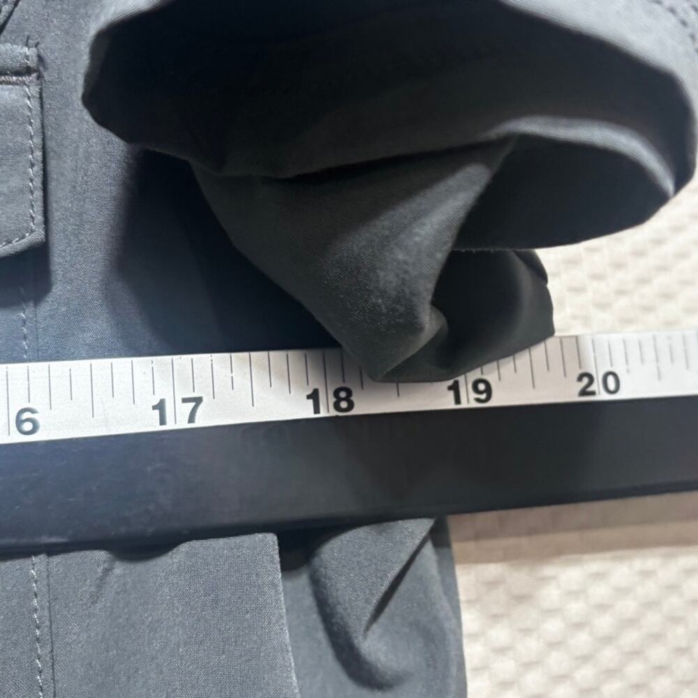 Eddie Bauer Womens Size M Button Shirt Short Sleeve Gray Outdoor Hiking Travel - Picture 7 of 9